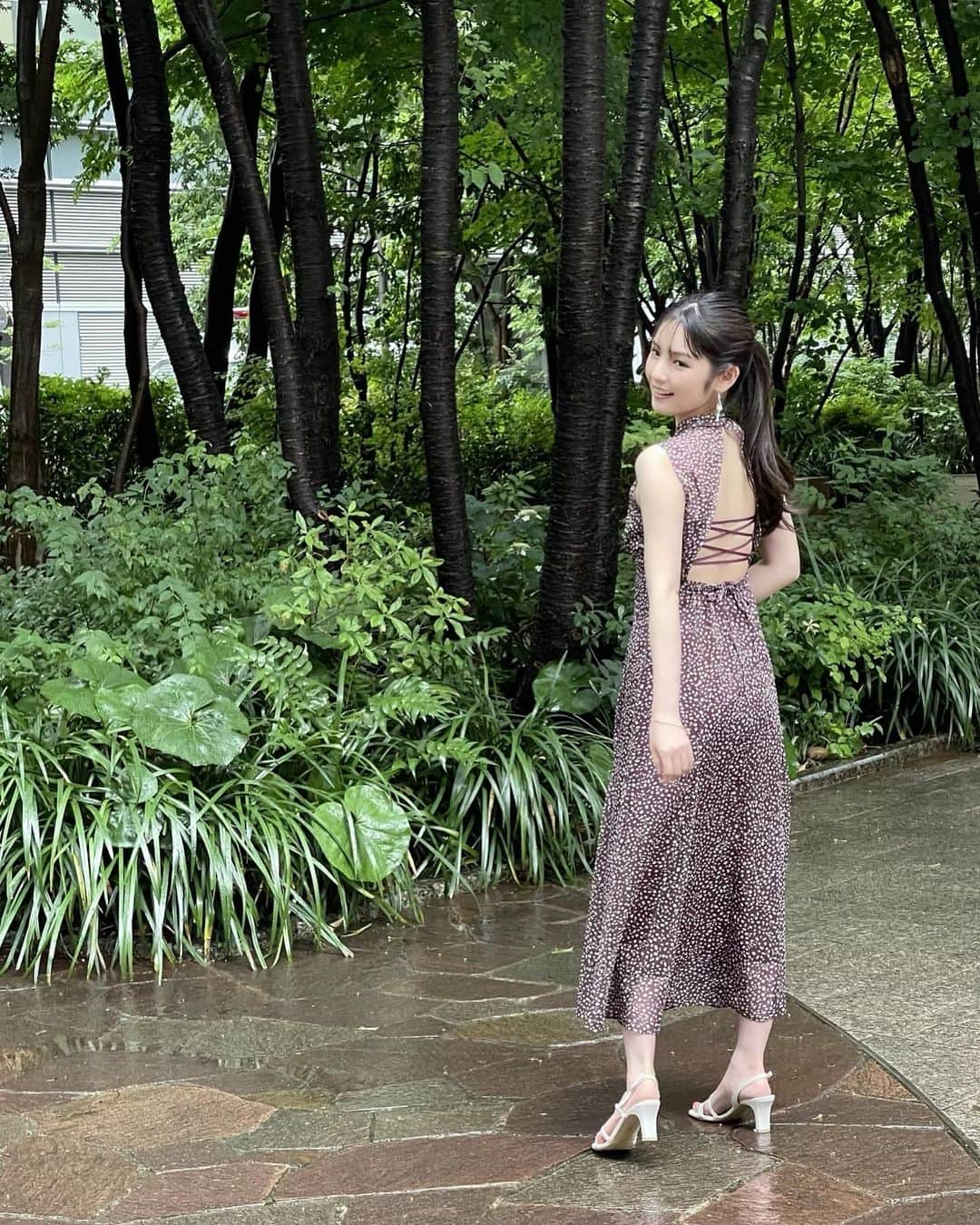 道重さゆみさんのインスタグラム写真 - (道重さゆみInstagram)「#美人百花8月号 発売中です❤️⛰️🫧☀️ @bijinhyakka   #オフショット いっぱいです❣️❣️❣️」7月29日 18時29分 - sayumimichishige0713