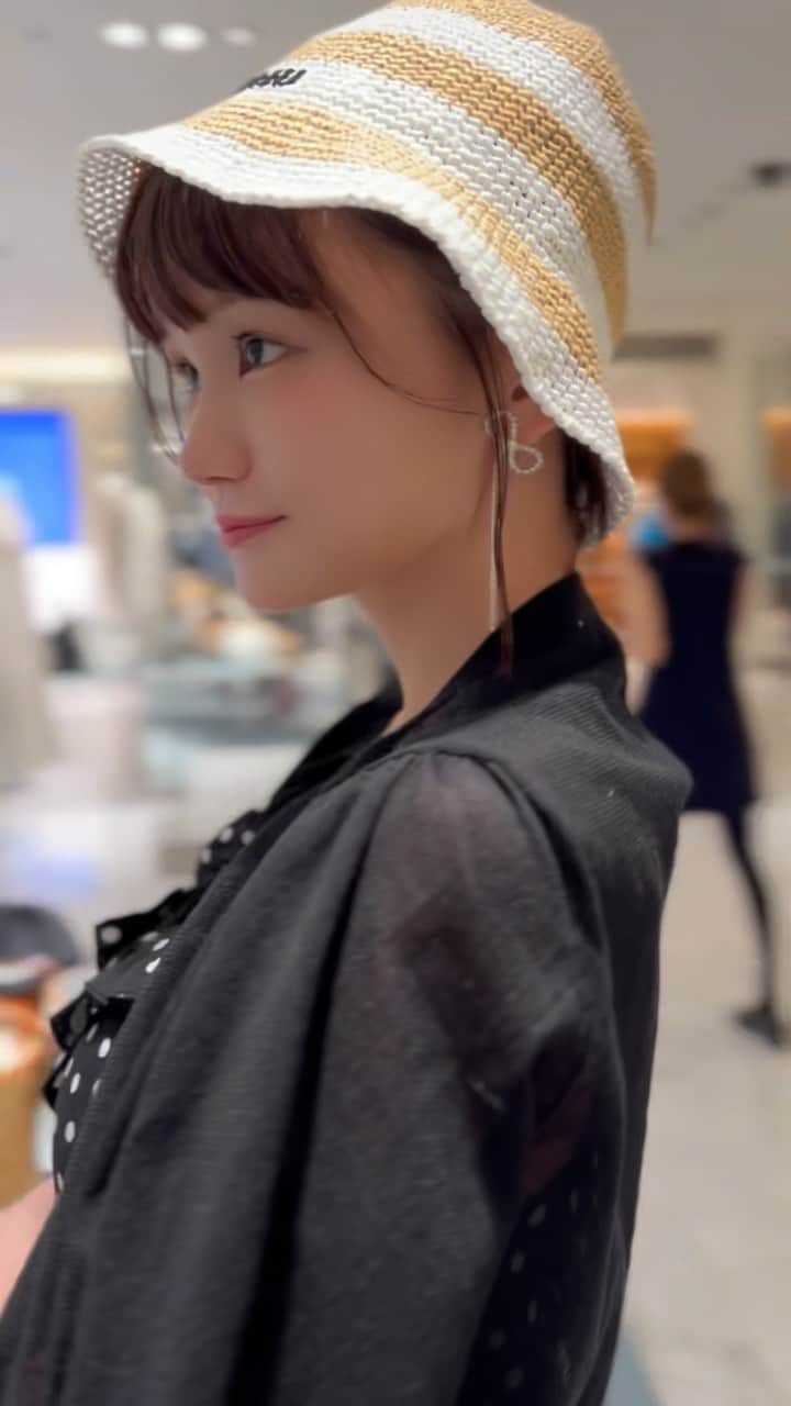 みもれもんのインスタグラム：「I'm a little late, but I'm shopping for summer clothes☀️🌈🩵I'm planning to wear them to the beach🌴 @miumiu   くるくるまわるれもん🍋  #tokyo #miumiu #shopping #mimolemon #isetan #みもれもん #新宿 #伊勢丹 #ootd #fashion」