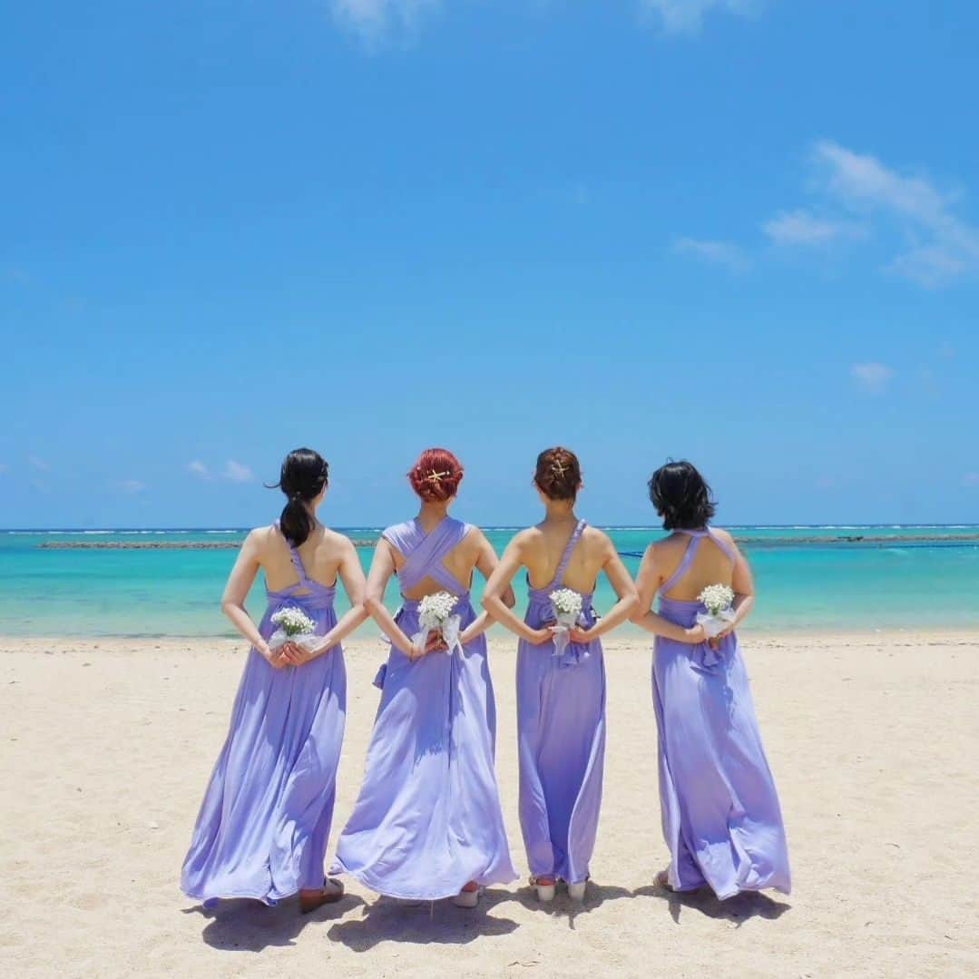 柳瀬アビーのインスタグラム：「思い出ひたひた📷💭💓⁡ ⁡おそろっちのドレス着たり、皆でブーケ持ったりと楽しかったな✨ ⁡ ⁡⁡ ⁡#石垣島#沖縄#結婚式#ブライズメイド#おそろい#海#綺麗#花束#ブーケ#japan#ishigaki#okinawa#wedding#beach#bridesmaid#likeforlikes#instagood」