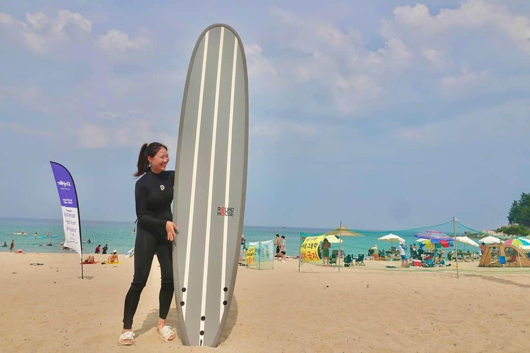 金海珍さんのインスタグラム写真 - (金海珍Instagram)「인생 첫 서핑🌊 피겨 빼고는 그 어떤 운동에도 재능이 없던 내가 나름 재능을 찾은 거 같다🤭❤️ . #당일치기 #서핑 #기록 #surf」7月29日 18時44分 - haejin_kim0423