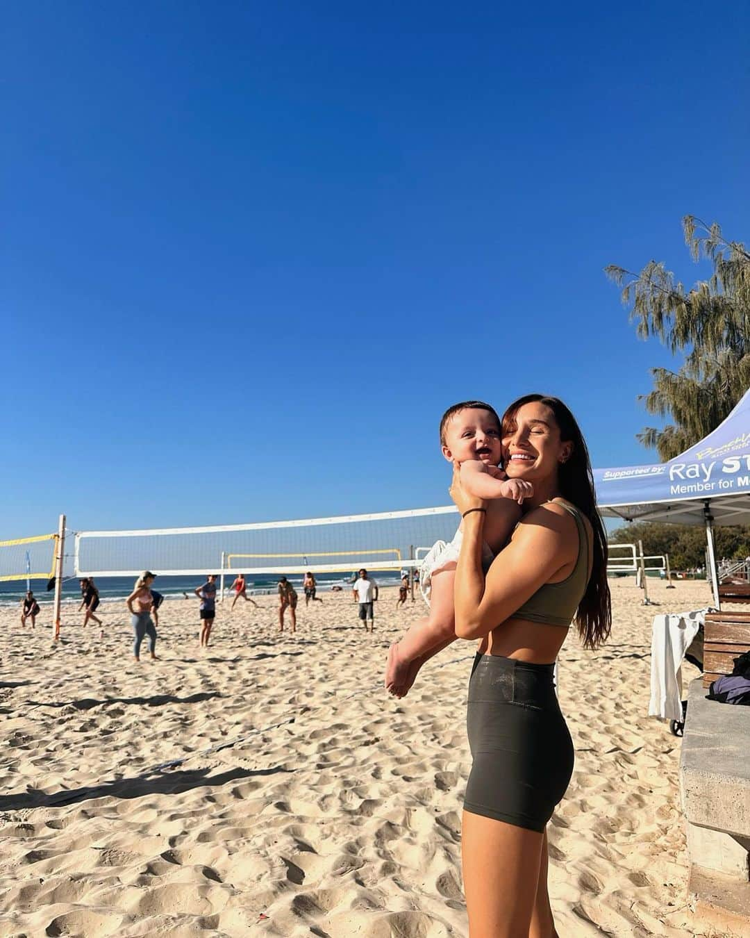 ケイラ・アイトサインズさんのインスタグラム写真 - (ケイラ・アイトサインズInstagram)「Welcome to the middle of winter in Queensland 😍」7月29日 18時46分 - kayla_itsines