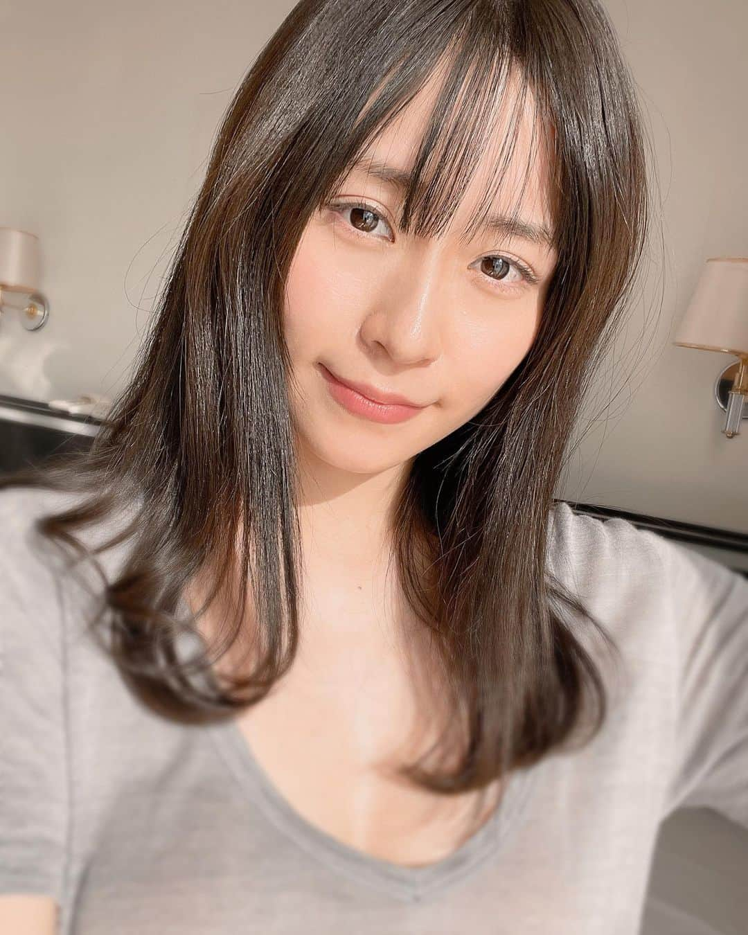 内木志のインスタグラム：「男かな？女かな？ この時の二重幅どこいったの？ #あぁーしらき さん #写真集 #こころ模様 #DVD #こころのこころ #オフショット」