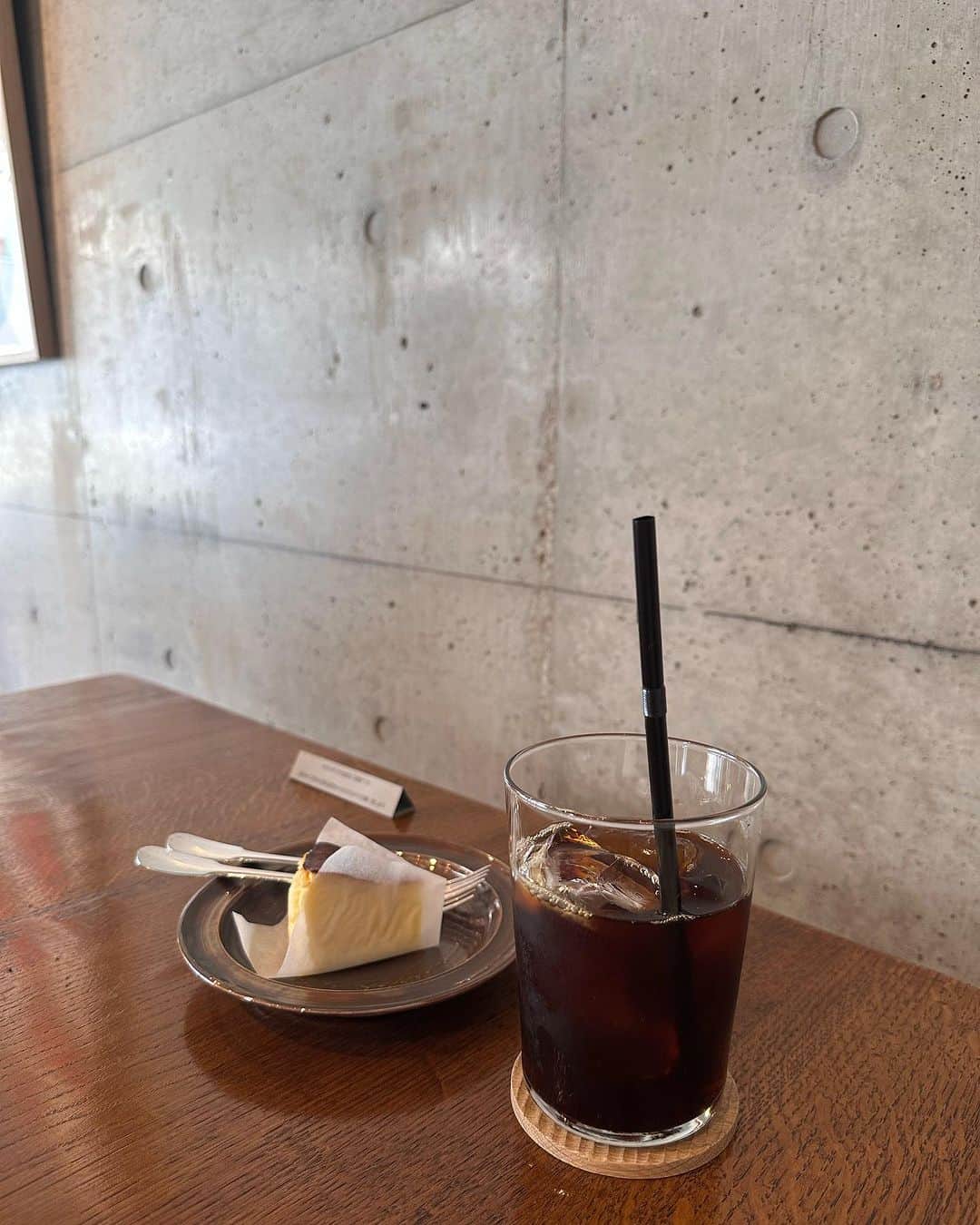 穴井千尋さんのインスタグラム写真 - (穴井千尋Instagram)「. 編み物したくなるような ゆったりした落ち着く空間🍃 コーヒーとチーズケーキも美味しくて最高☺️ . #カフェ #福岡カフェ #コーヒー #珈琲 #いわくま #チーズケーキ #cafe #fukuokacafe #coffee #cheesecake #fukuoka」7月29日 18時57分 - chihiro_anai_official