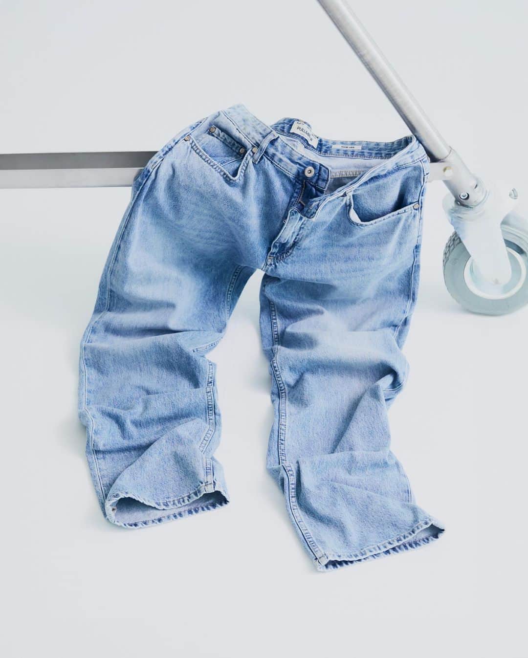 Pull&Bearさんのインスタグラム写真 - (Pull&BearInstagram)「clumsy lazy jeans 😎」7月29日 18時53分 - pullandbear