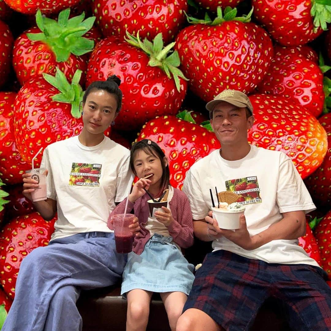 陳冠希のインスタグラム：「SUMMER VACAY 2023 🫠🫶🍦🍨🍓 #bebackinawhile #enjoysummer」
