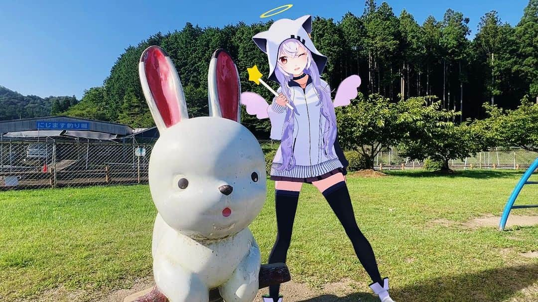 アズマリムのインスタグラム：「🐰🪽  MVの撮影中。  #rabbit #兎 #うさぎどし #virtual #azumalim #japantravel」