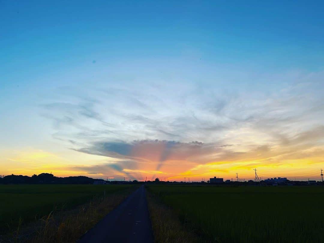 紫咲大佳さんのインスタグラム写真 - (紫咲大佳Instagram)「こんな景色が田舎の醍醐味❤️ やばいやばい。 パワー溢れる♪  久しぶりに、ネオボヤージュみちゃった！！🌟」7月29日 19時19分 - shizaki.hiroka