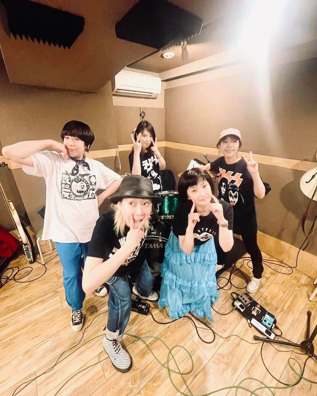 千秋のインスタグラム：「8/4に向けてライブリハ🎤 with ロリータ18号。 中学生の頃から、バンドのリハ大好き！ シールドやエフェクターが散らばってる感じも🎸❤️‍🔥  ーーーーーーーーーー  超久しぶりのライブハウスでのLive🎤 ギターも弾いちゃうかも🎸（☜難しそう😢） 大好きなロリータ18号に飛び入り⭐️ 野沢直子さんのバンドあり まちゃまちゃのDJあり THE LET'S GO'Sも！ ガールズパワー炸裂です、遊びに来てね☠️  来れない方は千秋史上初の配信もやるので是非！  ☟  ロリータ18号 廃盤音源まさかの配信決定記念ライブ『3:DESTROIN+1 ！！！』  2023.08.04(金) 下北沢Club QUE  ・ロリータ18号 （スペシャルゲストVo.千秋）  ・ELECTRIC MACHINE GUN TITS(野沢直子/Tora Fujimoto) ・THE LET'S GO's 　 open18:15/start19:00　 adv¥3500/door¥3800(+1D)  【チケット】 ・イープラス https://onl.bz/7xWqH5n  ・LivePocket https://t.livepocket.jp/e/que20230804  【ロリータ18号WEBチケット予約】→destroin_of_lolita@yahoo.co.jpまで「お名前」「日時」「会場名」をご明記の上、メールをお送り下さい。  【配信】 ・ストリーミングプラス https://eplus.jp/sf/detail/3899540001-P0030001 →購入期間 07月04日（火）～08月10日(木) 20:00まで →視聴期間　ライブスタート～08月10日(木) 23:59まで  問) OFFICE QUE 03-5433-2500  とにかく詳細はココ ☟ https://clubque.net/schedule/869   🩷❤️🧡💛💚💙💜🖤🩶🤍🤎❤️‍🔥」