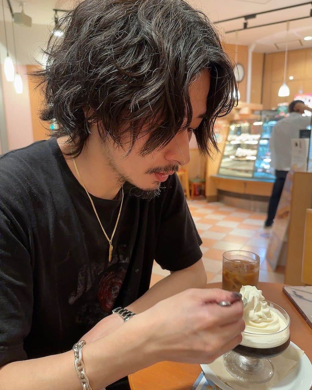 加代憲康のインスタグラム：「【8月2回目の予約開放日】本日21時からです。 現在の店舗▶︎taboo.kは8月13日までです！ 新店舗▶︎ @cleto_2023 は8月22日からスタートします!  ⚠️ホットペッパーの記載は年明けまでタブーケイのままです。8月10日から住所が変わりますが、13日までがタブーケイの店舗なのでよろしくお願いします。システムの関係でお客様には迷惑かけますがよろしくお願いします。  CLETOでのサロンワークは枠が限られてくるので早めの予約をお願いします！  では21時からご予約よろしくお願いします。」