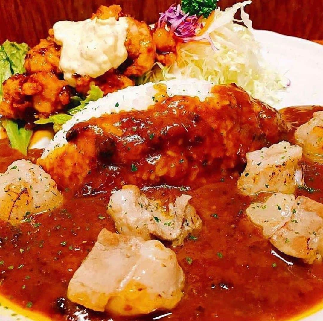 チキン南蛮カレーのルウ王子さんのインスタグラム写真 - (チキン南蛮カレーのルウ王子Instagram)「連日全国からカレー倶楽部ルウへ たくさんのご来店 あルウがとうございます！  暑い夏こそ カレー倶楽部ルウで テゲうまカレーを食べルウ！ ★ ★ #カレー好きと繋がりたい #チキン南蛮カレー #都城ランチ #カレー #宮崎グルメ #チキン南蛮の日 #カレー倶楽部ルウ #宮崎 #都城 #カレー好きな人と繋がりたい #宮崎ランチ #都城メンチ #チキン南蛮」7月29日 19時26分 - currynoprince