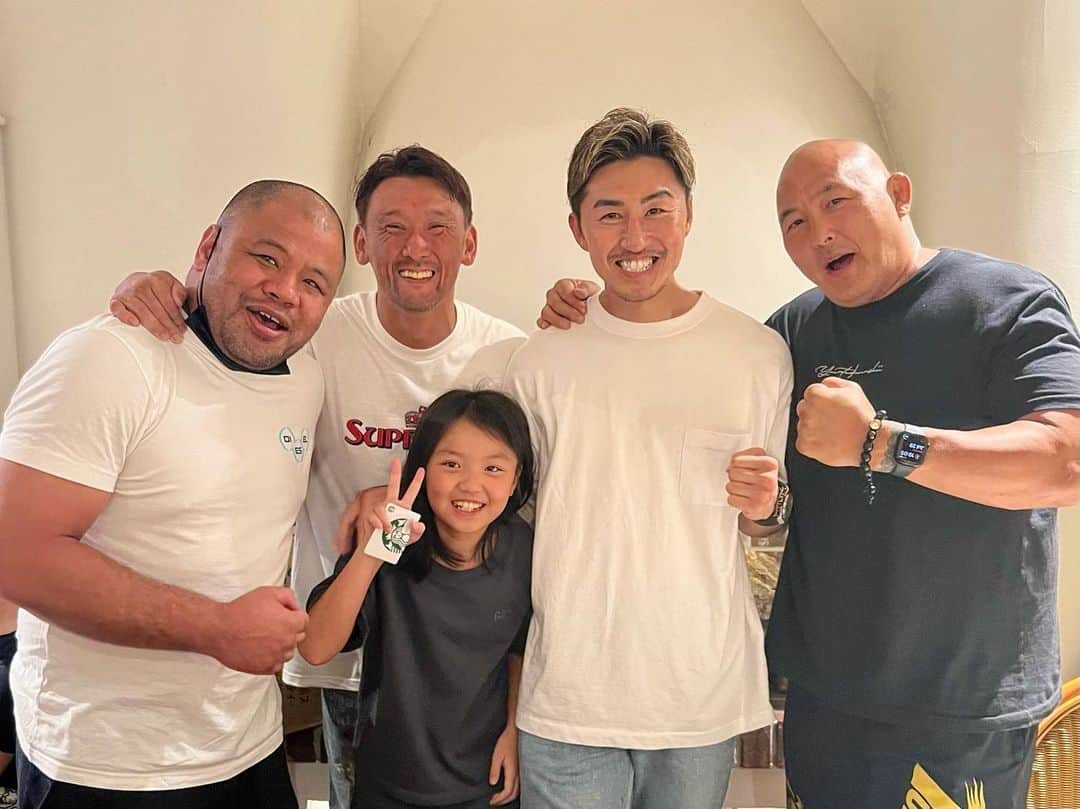 山崎秀晃のインスタグラム：「T's Kick boxing gym さん10周年㊗️ おめでとう御座います！！！ #tsfamily」