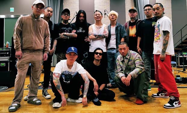 KenKenのインスタグラム：「じつは、明日フジロック三日目  GREEN STAGEで一夜限りのBAD HOPのバンドセット  ベースにKenKenちゃん。 いきますっ。  @badhop_official  @fujirock_jp」