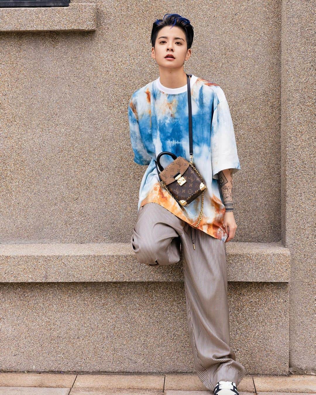 アンバー のインスタグラム：「camera ready @louisvuitton #LVcamerabox」