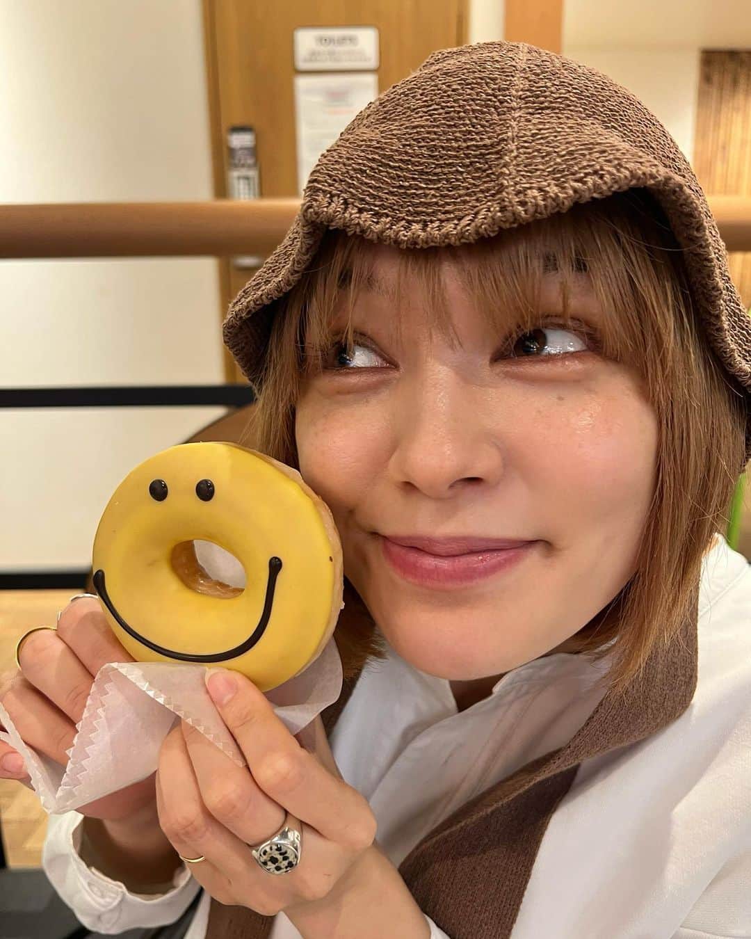 ステファニーのインスタグラム：「😊🍩💖💭 いつも笑顔でいたいねっ #love #life #happy #smile」