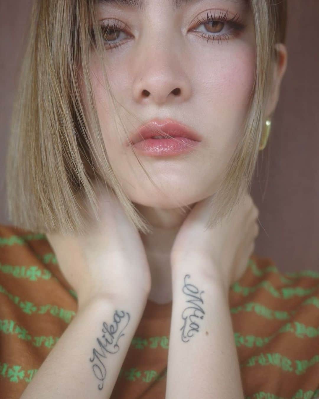 マギー・ラースリー・バーレンシエガーのインスタグラム：「Got my gift from god inked on my wrist 👼🏼👼🏼」