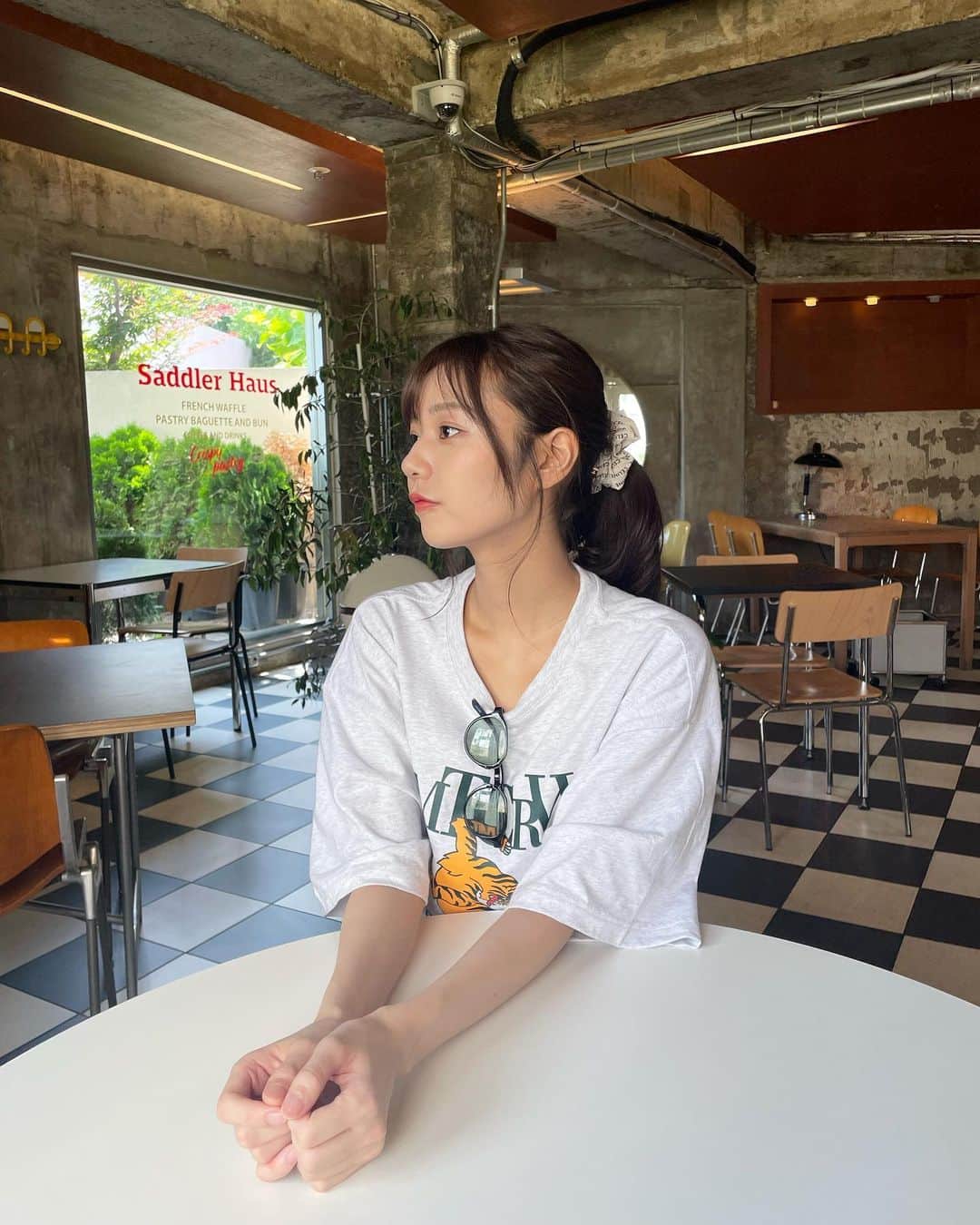杉浦みずきさんのインスタグラム写真 - (杉浦みずきInstagram)「. 全方位可愛いカフェ スタジオみたいだった🍓📺 何食べたかはまた別で載せまーす🤭  #江南 #江南カフェ #韓国カフェ  @saddlerhaus_bakery」7月29日 19時40分 - mizuki_sugiura