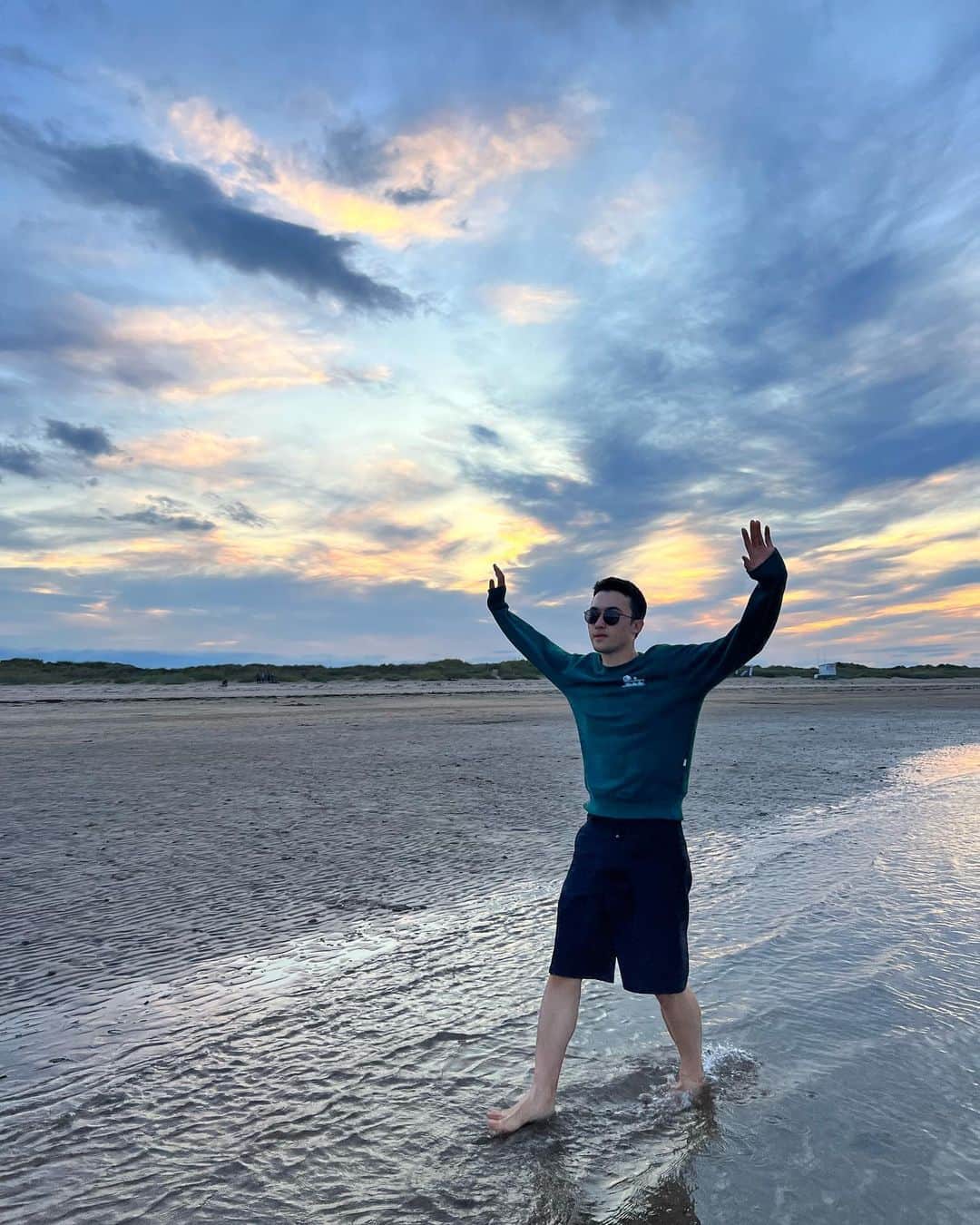 マリウス葉さんのインスタグラム写真 - (マリウス葉Instagram)「Waves dance and winds haul, Scotland's beauty, enchanting all.  🌊🏴󠁧󠁢󠁳󠁣󠁴󠁿🌬️  波が舞い、風が煽る、 スコットランドの美しさ、すべてを魅了する。」7月30日 6時33分 - marius_seiryu