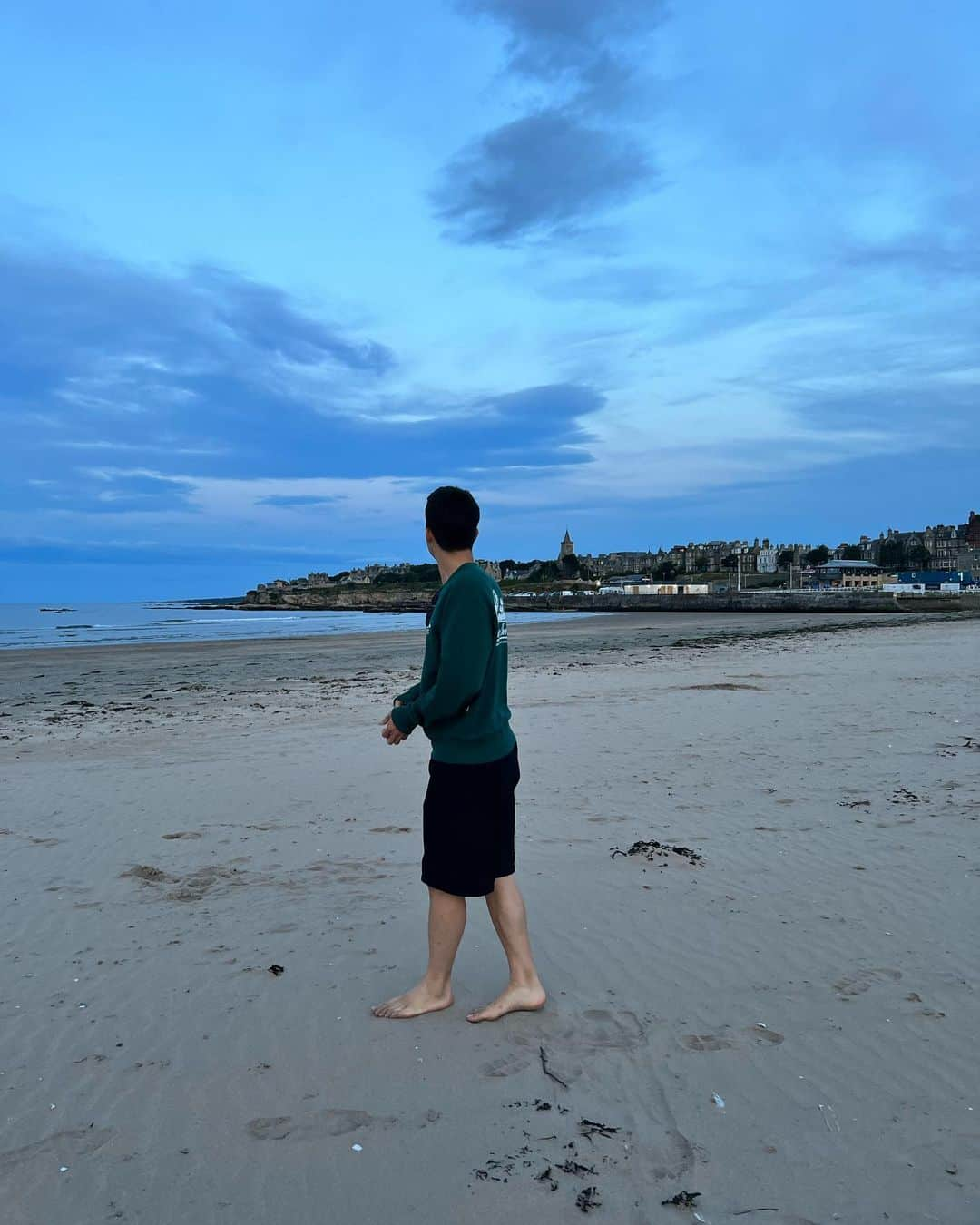 マリウス葉さんのインスタグラム写真 - (マリウス葉Instagram)「Waves dance and winds haul, Scotland's beauty, enchanting all.  🌊🏴󠁧󠁢󠁳󠁣󠁴󠁿🌬️  波が舞い、風が煽る、 スコットランドの美しさ、すべてを魅了する。」7月30日 6時33分 - marius_seiryu