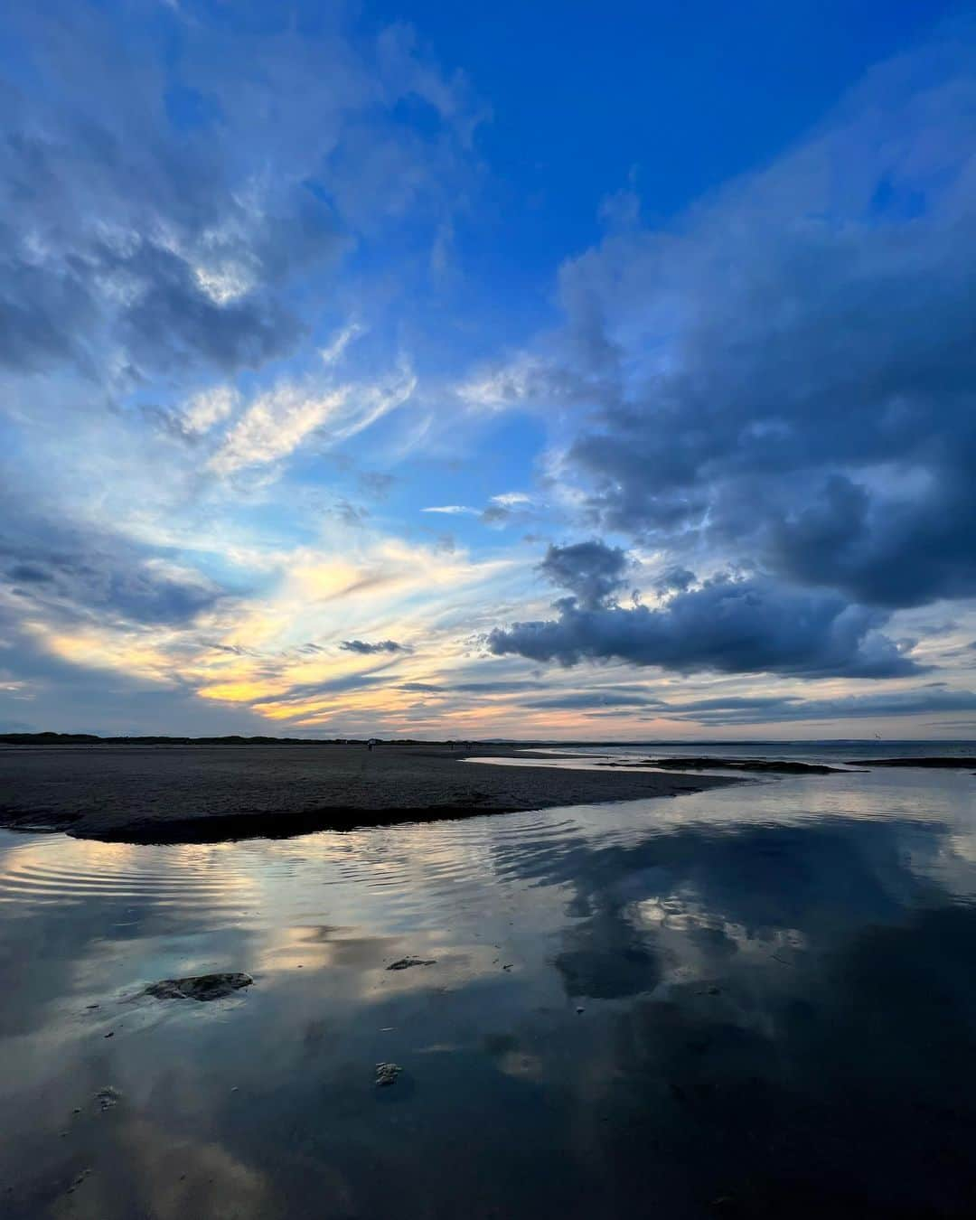 マリウス葉さんのインスタグラム写真 - (マリウス葉Instagram)「Waves dance and winds haul, Scotland's beauty, enchanting all.  🌊🏴󠁧󠁢󠁳󠁣󠁴󠁿🌬️  波が舞い、風が煽る、 スコットランドの美しさ、すべてを魅了する。」7月30日 6時33分 - marius_seiryu