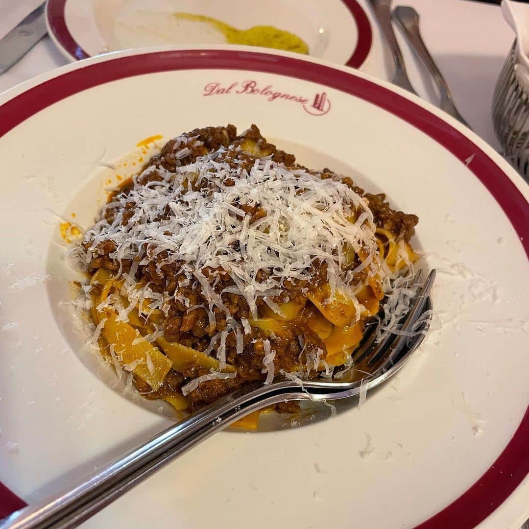 マヤ・ヘンリーさんのインスタグラム写真 - (マヤ・ヘンリーInstagram)「Mama and I eating our way through Rome 🥲🇮🇹🍝」7月30日 5時09分 - maya_henry