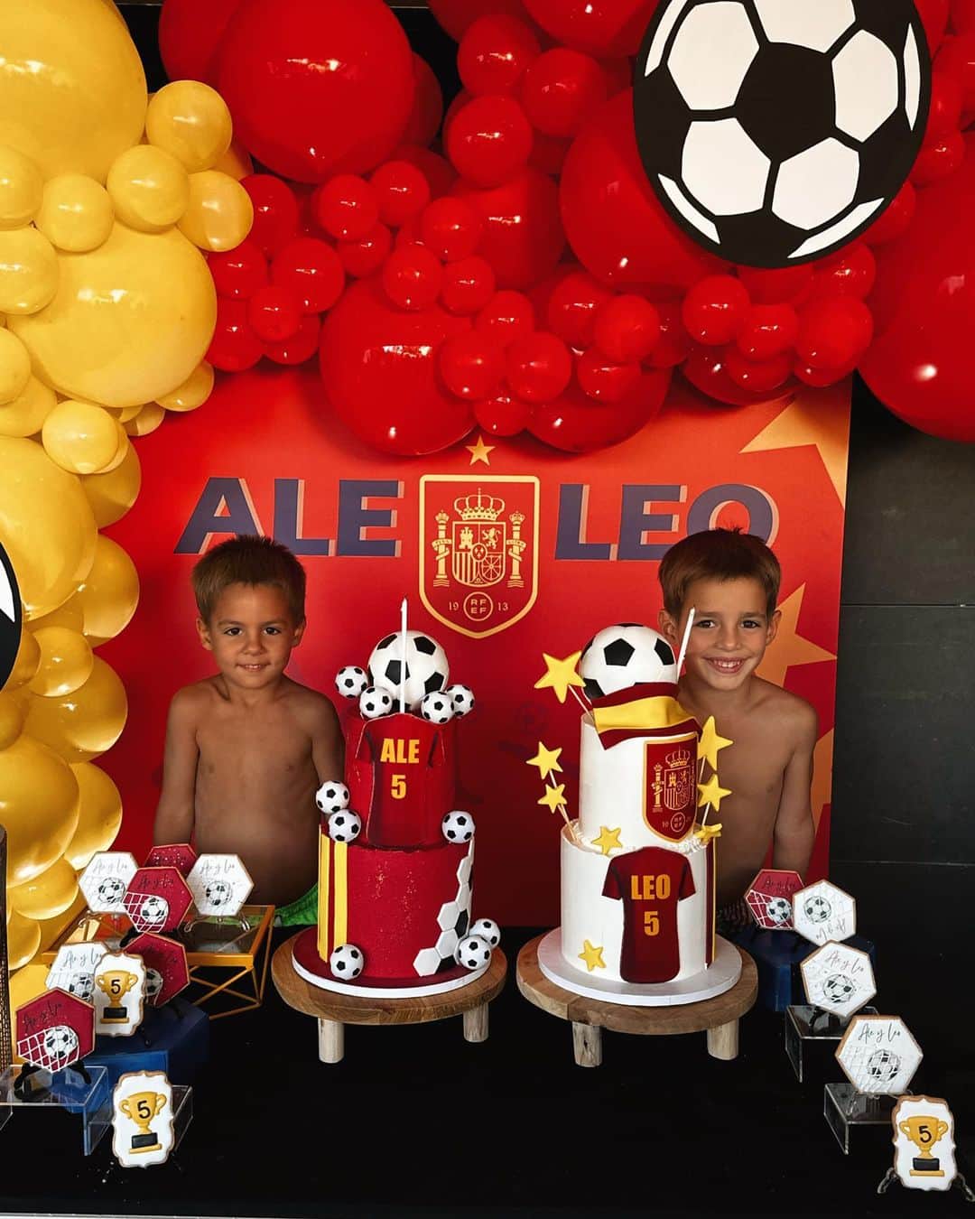 アルバロ・モラタさんのインスタグラム写真 - (アルバロ・モラタInstagram)「Happy birthday amori miei 😍😍😍♥️♥️♥️♥️♥️ Ale e Leo 5 🎂」7月30日 5時11分 - alvaromorata