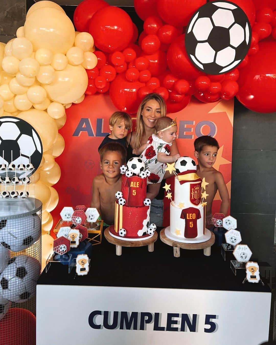 アルバロ・モラタのインスタグラム：「Happy birthday amori miei 😍😍😍♥️♥️♥️♥️♥️ Ale e Leo 5 🎂」