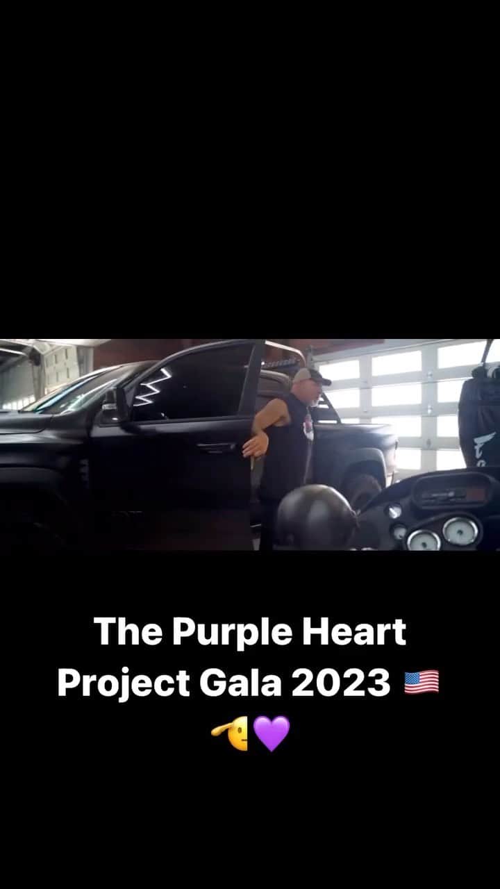 ビル・ゴールドバーグのインスタグラム：「Don’t miss the banquet tonight right behind @compadres_2020 !!! See you there!!! #PurpleHeart 🙏🏻🇺🇸」