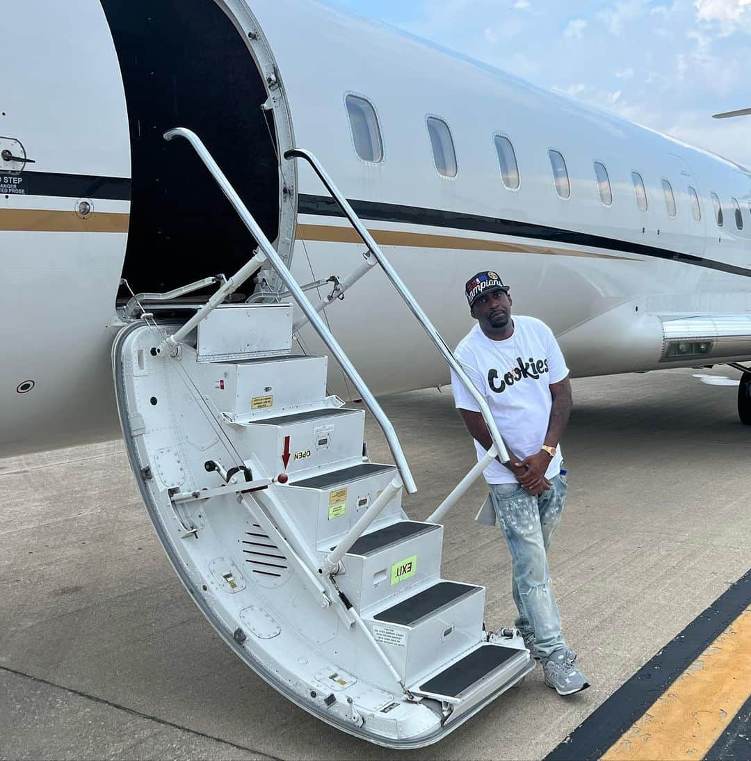 トニー・イエイヨーのインスタグラム：「From #nashville to #cincinnati Final lap tour .🌎🌎🌎 @50cent」