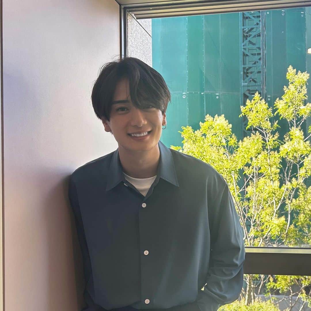 堀海登のインスタグラム：「. とある撮影でした。お楽しみにん。 あ、髪切ったの。いいっしょ〜。」
