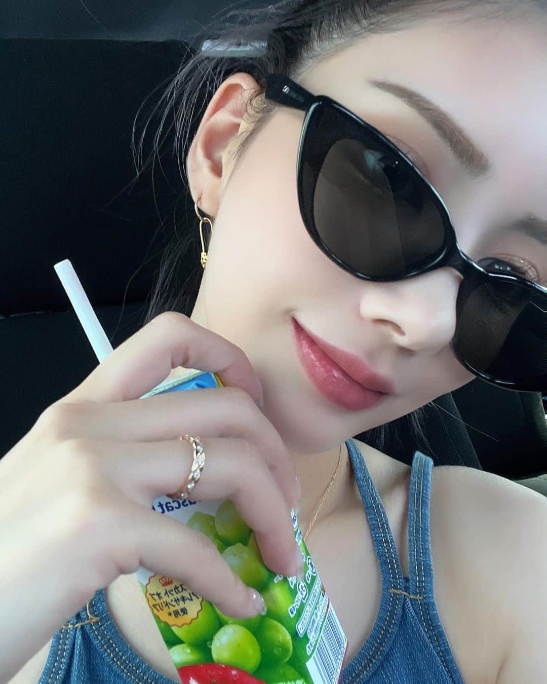 Ayakaさんのインスタグラム写真 - (AyakaInstagram)「. デコ広すぎんか？😀 . どっか行ったと思ってたサングラス 無事見つかったンダ〜✌🏼✌🏼ハピ🕶️🤍 . #me #selfie」7月29日 21時29分 - _81181004