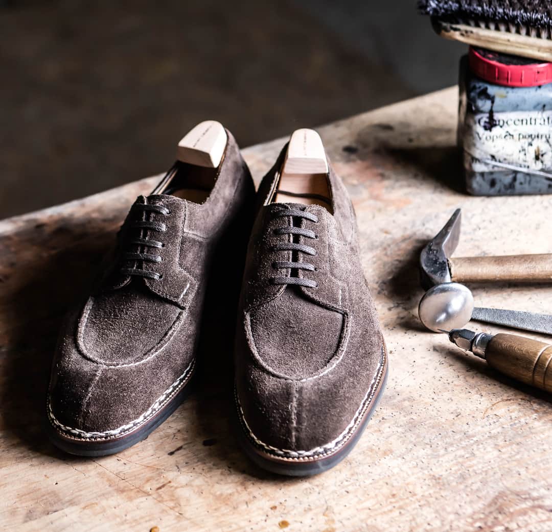 サンクリスピンのインスタグラム：「It’s always the season for the Norwegian!​​​​​​​​​ Originally designed to make shoes water resistant - even in a winter deluge - the Norwegian welt symbolises artisanal excellence as much as it does wet weather.  #shoes #handmadeshoes #madetoorder #mtoshoes #bespokeshoes #handwelted #shoeporn #madebyhand #shoestagram #agentlemanschoice #onlyforgentlemen」
