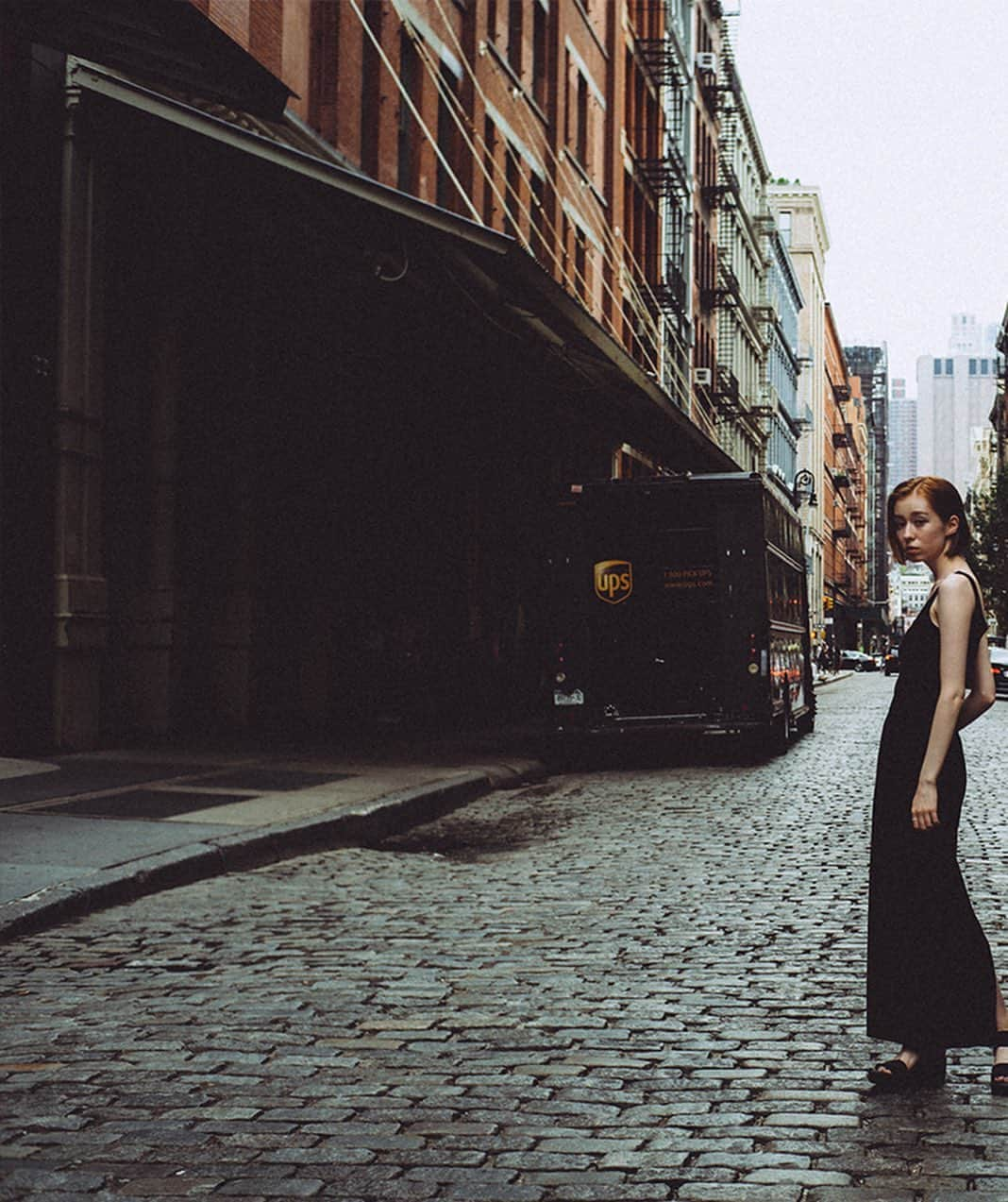 小島ジェシーさんのインスタグラム写真 - (小島ジェシーInstagram)「October 2018, @alolce and I visited NYC with my friends, and these were the pictures of her I took like 30 hours after I had met her for the first time at Narita Airport a few hours before we flew to NYC. That was pretty interesting visit.  2018年の10月に5人で行ったNYC。いつもの旅の様に、一緒に行ってAirbnbをみんなでシェアしながら、各々の目的で楽しむスタイルだったんだけど、Aliceは一緒に行ったヘアメイクの友達が連れて来て、成田空港で初めましてしてそのままNYCへ行ったという、後にも先にもこんな事なかった出会いで撮影をした、出会って30時間後くらいに撮った写真。  #portrait #portraitphotography #portraitmood #ShotByJesse #JesseKojima #Leica #LeicaM240」7月29日 21時32分 - jessekojima