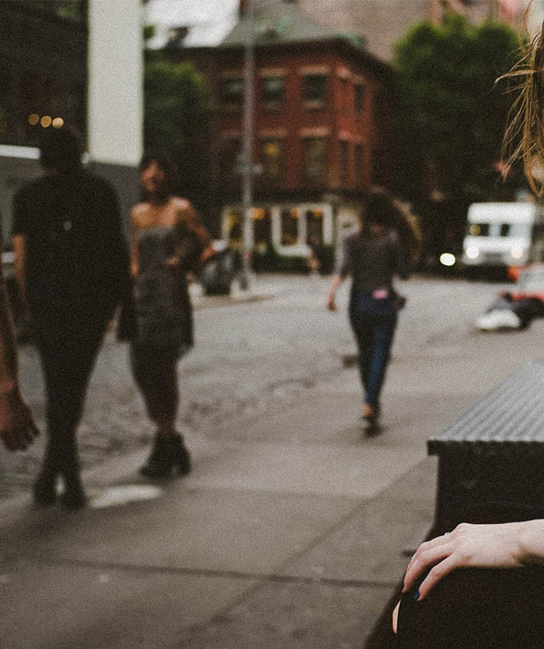 小島ジェシーさんのインスタグラム写真 - (小島ジェシーInstagram)「October 2018, @alolce and I visited NYC with my friends, and these were the pictures of her I took like 30 hours after I had met her for the first time at Narita Airport a few hours before we flew to NYC. That was pretty interesting visit.  2018年の10月に5人で行ったNYC。いつもの旅の様に、一緒に行ってAirbnbをみんなでシェアしながら、各々の目的で楽しむスタイルだったんだけど、Aliceは一緒に行ったヘアメイクの友達が連れて来て、成田空港で初めましてしてそのままNYCへ行ったという、後にも先にもこんな事なかった出会いで撮影をした、出会って30時間後くらいに撮った写真。  #portrait #portraitphotography #portraitmood #ShotByJesse #JesseKojima #Leica #LeicaM240」7月29日 21時32分 - jessekojima