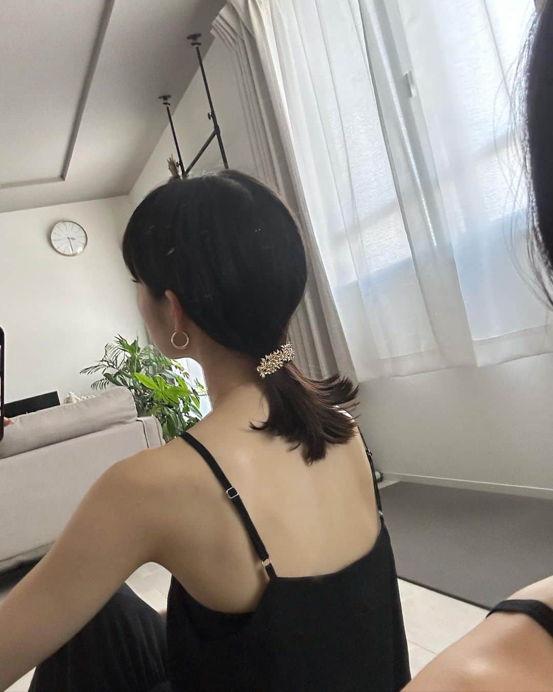 金澤楓さんのインスタグラム写真 - (金澤楓Instagram)「見納めヘア🖤 お気に入りすぎて定番のヘアスタイルです  #ワイドバング#黒髪#切りっぱなしボブ#ロブ」7月29日 21時32分 - kae_o51o