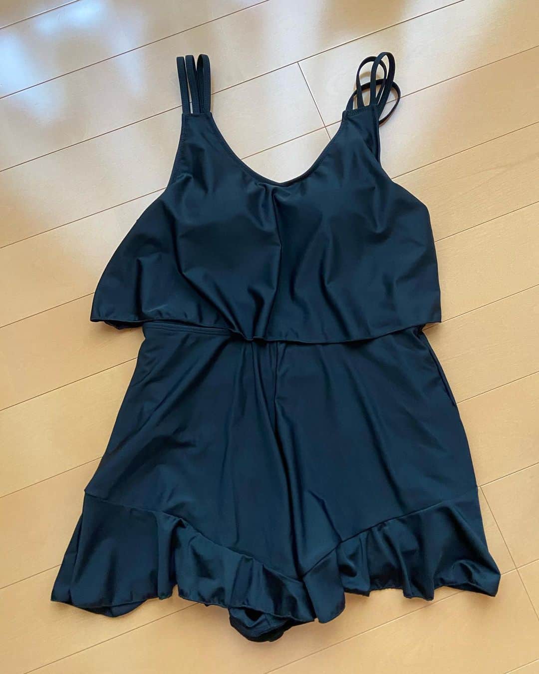 のインスタグラム：「こんなん買ってみました🩱  バッチリ体型カバーしてくれる」
