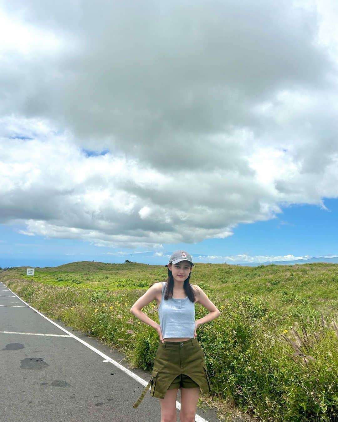 大峰ユリホさんのインスタグラム写真 - (大峰ユリホInstagram)「自然いっぱいのハワイ島、最高すぎます🪨🌾🌋  ドライブしながら、景色が綺麗で思わず車から降りちゃった🤭」7月29日 21時39分 - lespros_yuriho