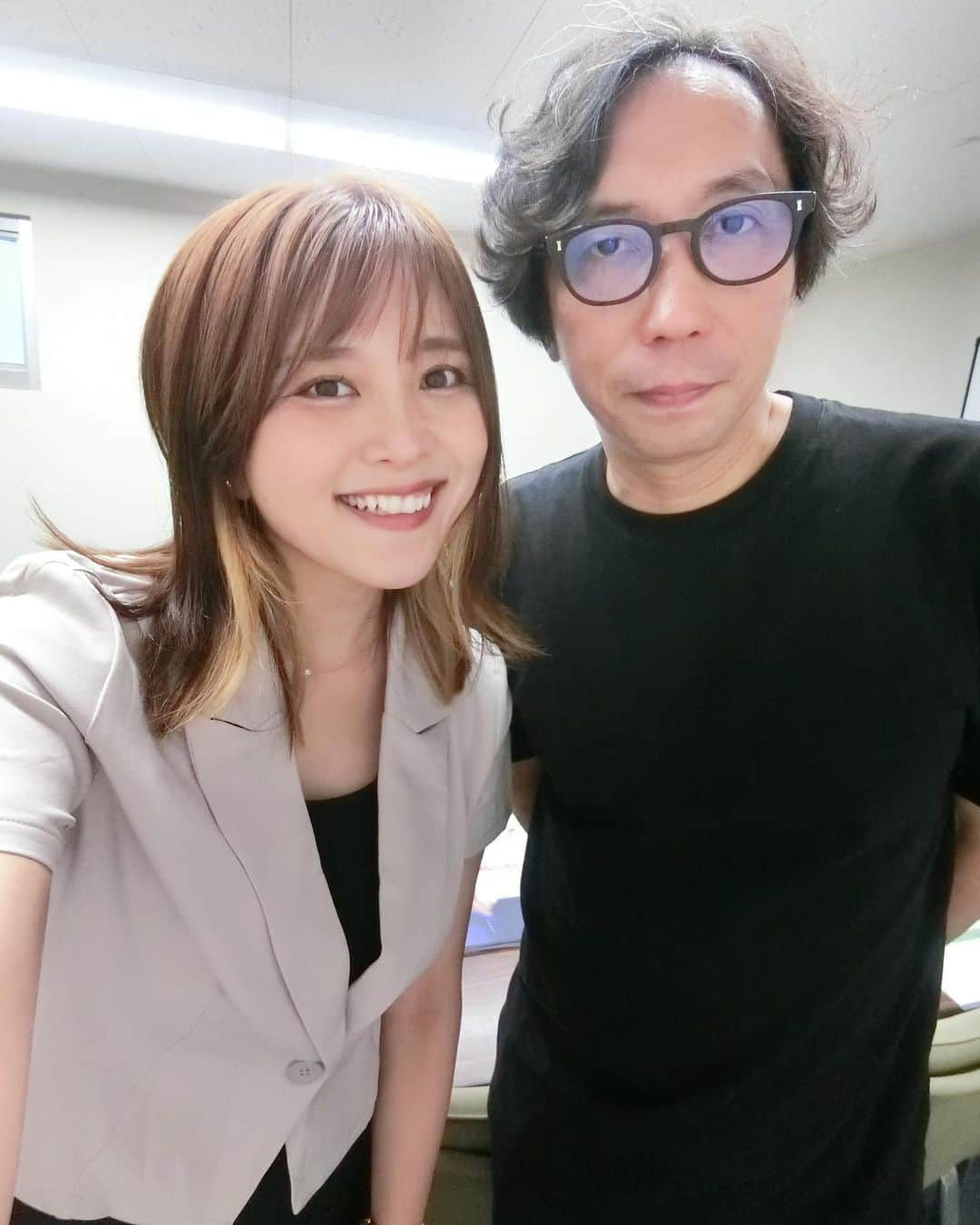 東紗友美さんのインスタグラム写真 - (東紗友美Instagram)「【MC🎤リボルバー・リリー】綾瀬はるかさん主演最新作「リボルバー・リリー」の完成披露イベントが7月29日、東京・銀座の街で行われ、MCをつとめました。 銀座の街にクラシックカーでゲリラ登場し、通行人が騒然！！遭遇できた人、おめでとうございます！！！華やかでしたねー！！！たくさんの媒体さんがニュースにしてくださっていますね！  綾瀬さんをはじめ、長谷川博己さん、羽村仁成さん（Go!Go!kids/ジャニーズJr.）、シシド・カフカさん、古川琴音さん、清水尋也さん、ジェシー（SixTONES）さん、板尾創路さん、行定勲監督ら豪華なメンバーがレトロなクラシックカーに乗って銀座の街を華やかに彩ってくださいました。  ひさしぶりにお会いできた行定監督とは、映画トークに花開きました💐✨ #窮鼠はチーズの夢を見る での対談以来！！再会嬉しかったですねー！！  この夏の東映の本気のハードボイルド💪 リボルバーリリーという作品で対峙できました。 行定監督と言えば、恋愛映画や人間ドラマの印象を持つ方も多くいらっしゃると思うのですが、今回とられた、はじめてのアクション映画は、一つ一つの動きが繊細なのに、同時にダイナミックでもあり、魅せる美しいアクションになっていて惹き込まれました。この夏の映画のラインナップに間違いなく彩りを添えてくれる作品です！ ぜひ、8月11日劇場で🎬  #リボルバーリリー　#行定勲 #綾瀬はるか #長谷川博己 #板尾創路 #古川琴音　#シシドカフカ　#ジェシー　#羽村仁成 #清水尋也 #映画　#映画好きな人と繋がりたい　#映画垢　#映画鑑賞　#試写会」7月29日 21時48分 - higashisayumi