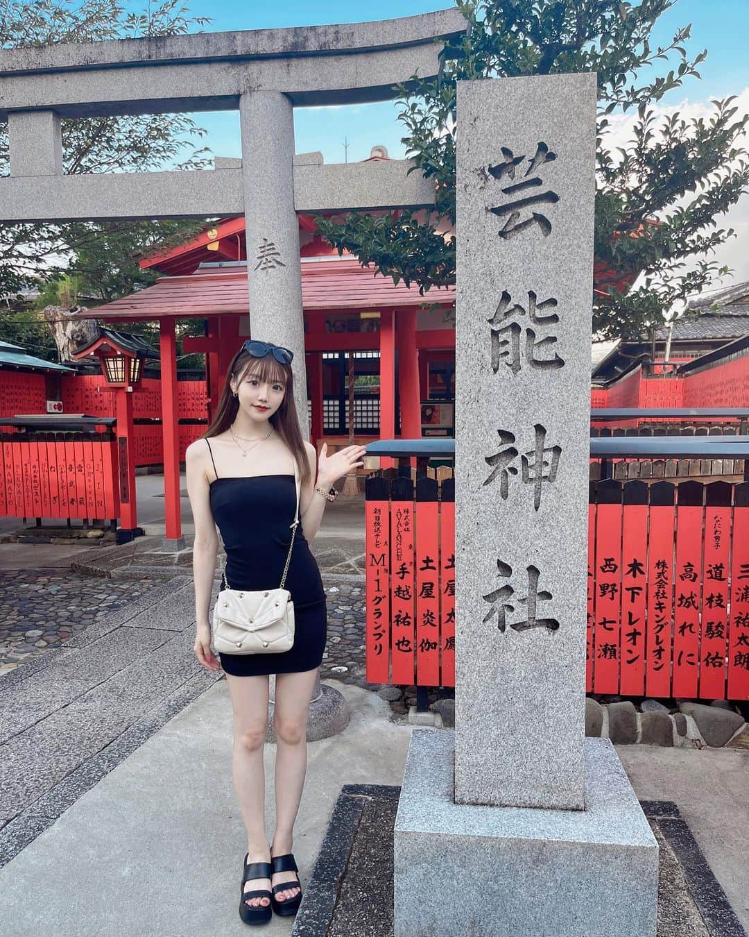 虹川葵のインスタグラム：「・ 1番お気に入りの神社⛩️✨」