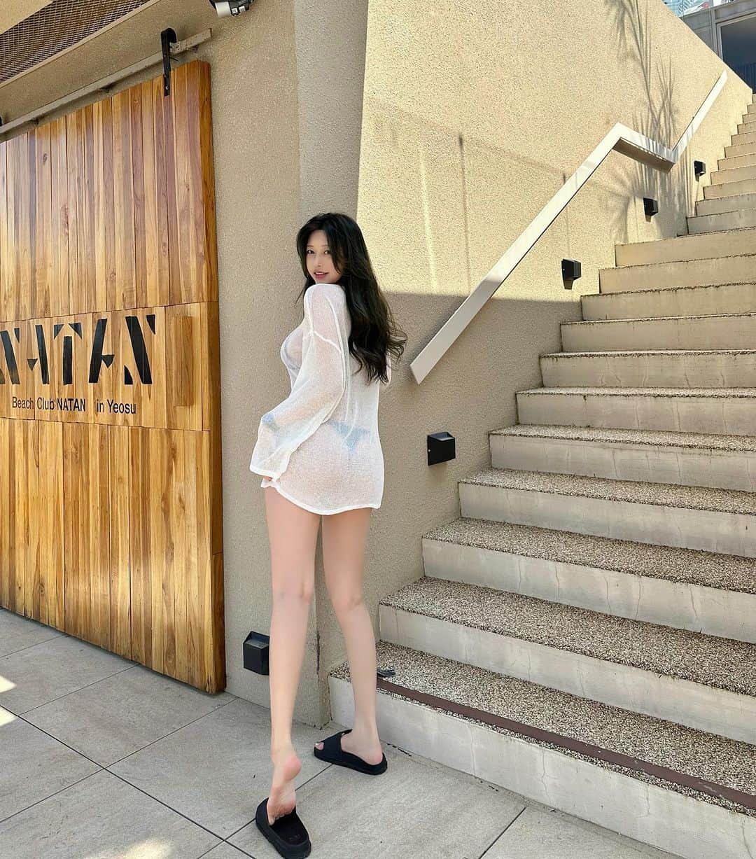 Choi Somiさんのインスタグラム写真 - (Choi SomiInstagram)「⠀⠀⠀⠀ #글랜더 #glander  풀빌라에서 7분 거리에 있는 #나탄비치클럽 🌴🌊🍕🍤🍟」7月29日 21時50分 - cxxsomi