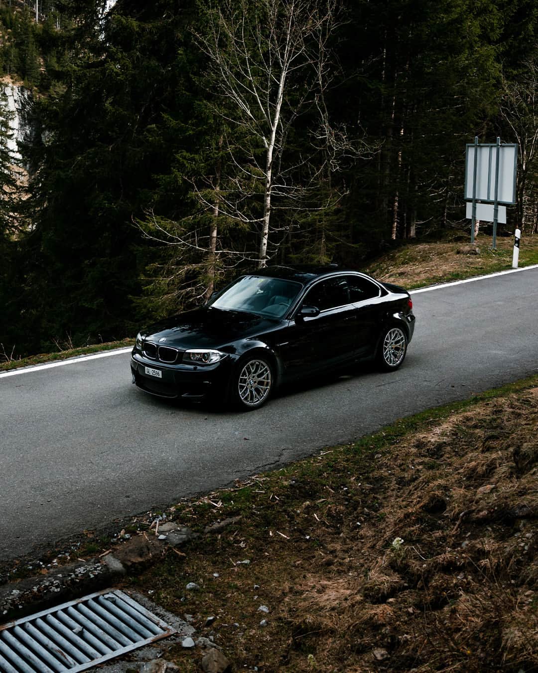 BMWさんのインスタグラム写真 - (BMWInstagram)「#BMWRepost 📸 @girlsgear @simon_hefti  Rocking the road ahead ⛰️  The 2012 BMW 1 Series M Coupé. #BMWClassic #BMW」7月29日 22時00分 - bmw