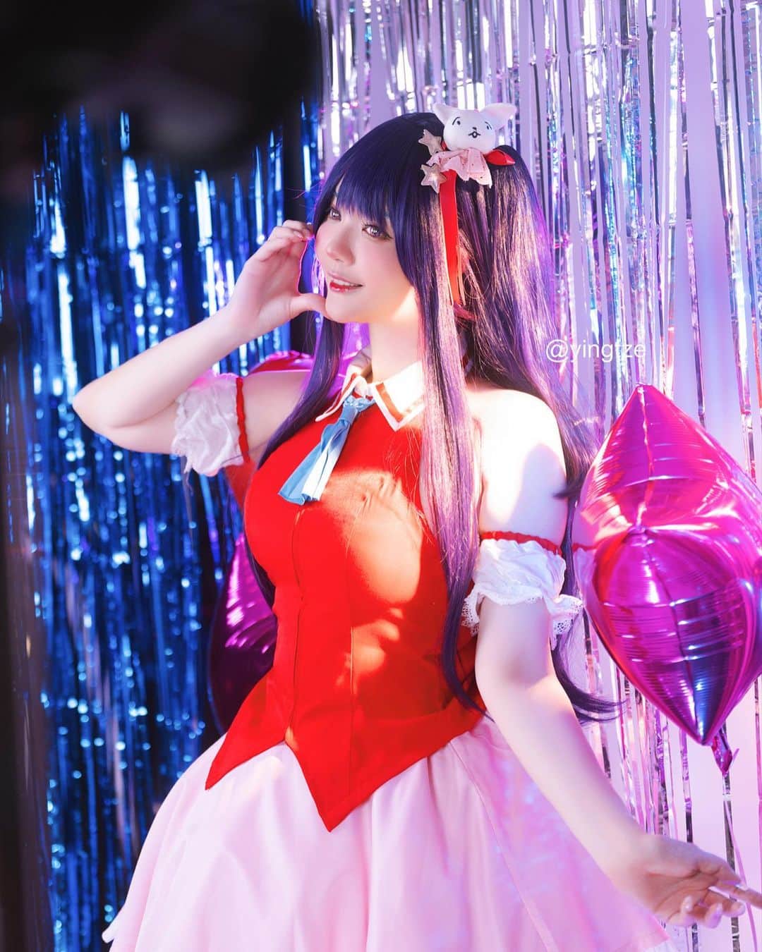 YingTzeのインスタグラム：「Smile for Me 😆  Me playing Idol for 2 hours during this photoshoot.  Old in body , young in spirit 🤣  📸 @prestonles.ig  Studio @peoplegraphy   #oshinoko #aihoshino #oshinokoai」
