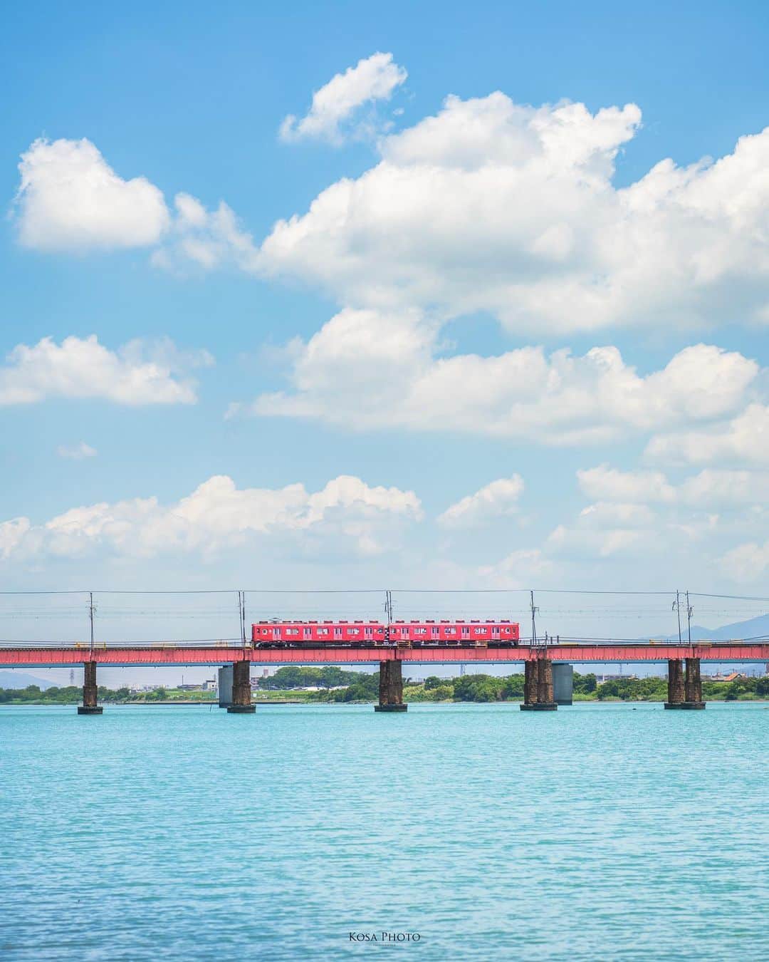 コサさんのインスタグラム写真 - (コサInstagram)「紀ノ川橋梁から狙っためでたい電車です 現在、めでたい電車は黒、赤、ピンク、青4色あります  この場所は夏雲が発生しやすいので、今年も狙ってます♪ . Location:和歌山 Wakayama / Japan🇯🇵 . #tokyocameraclub #art_of_japan_ #jgrv_member #team_jp_ #photo_jpn #sorakataphoto #LBJ_KING #m_v_shotz #広がり同盟メンバー #special_spot_legend #traingallery_ig #train_vision #加太スタグラム #めでたい電車 #tanddフォトコンテスト2023 #discover #nikoncreators #nikoncreators_2023joy #Japan_Daytime_View #nagomi_wakayama #bestphoto_japan #japan_waphoto #pixlib_jp #じゃびふる #raw_japan #nipponpic_member #japan_bestpic_ #bestjapanpics #ptk_japan #deaf_b_j_」7月29日 21時55分 - kosa_photo
