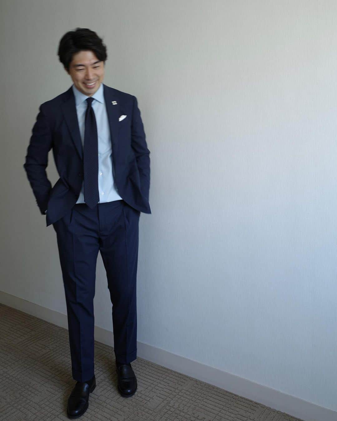 佐藤義朗のインスタグラム：「. ひっさびさにネクタイ  #suitstyle  #tiedup #ricohgr3」