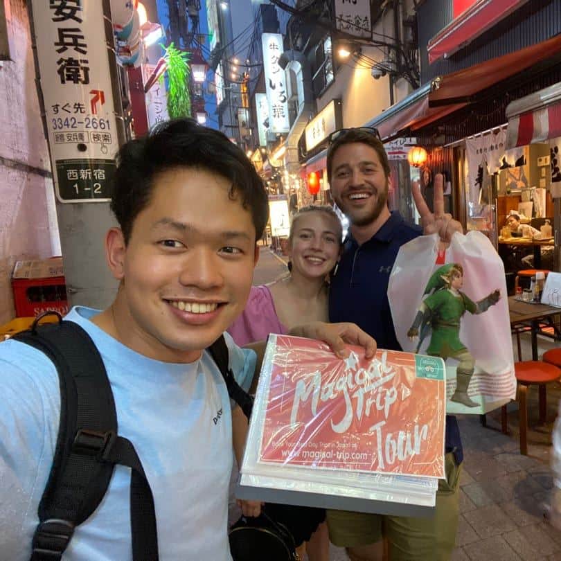 MagicalTripのインスタグラム：「🍻Shinjuku bar hopping tour 📍 Tokyo  Best Japan travel buddies! What a lovely couple🥰  Big Thanks for joining our tour!  #thingstodoinjapan #thingstodointokyo #thingstodoinosaka #tokyotours #japannightlife #tokyonightlife #tokyojapan #tokyo #tokyotrip2023 #tokyotrip #japantourismboard #japantourguide #japantour2023 #japantourism #japantourist #JapanTourism #japantour #tokyotravelguide #tokyotravel2023 #tokyotraveling #tokyotraveltips #tokyotraveler #tokyotraveller #tokyotravel #tokyotravels #Shinjukubarhop #magicaltrip #Shinjuku #japantrip🇯🇵」