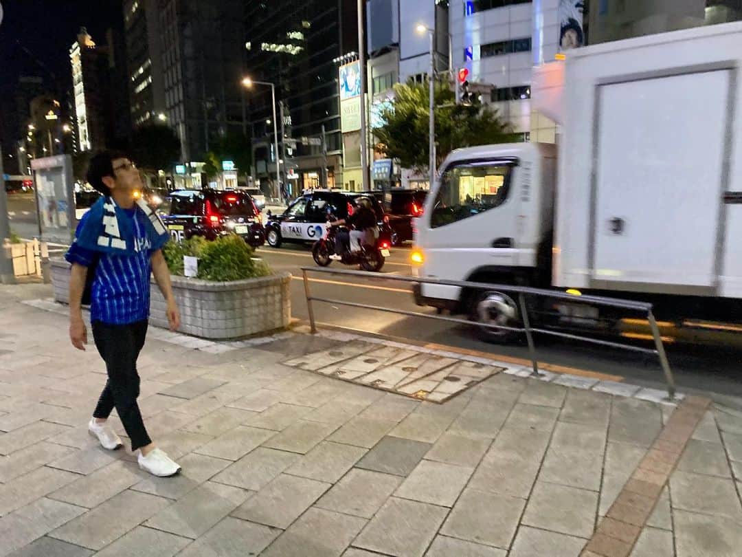 吉川正洋さんのインスタグラム写真 - (吉川正洋Instagram)「ベイスターズ、今日は負けてしまいましたが、明日はきっと勝てるさ。星を見ながら一駅歩きます。」7月29日 22時09分 - dhyoshikawa