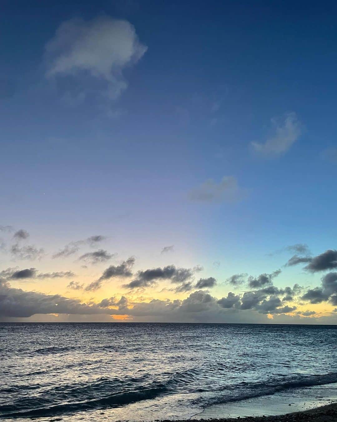 中島潮里さんのインスタグラム写真 - (中島潮里Instagram)「自然に触れて何を感じて どう行動していくか 自然からは学ぶことがたくさん、 自分のため？ 自然のため？ 地球のため？ 誰かのため？  まずは 今日も頑張った自分に お疲れ様とありがとうを いってあげてくださいね🙏 .  #サステナブルアンバサダー#エシカルファッション#エコライフ#オーガニックアイテム#サステナブルな暮らし#サステナブルライフ#サステナブルビューティー#ヴィーガンカラー#ヴィーガンブリーチ#ライフスタイルモデル#オレンジヘア#オレンジヘアー#エシカルな旅#エシカルファッション#廃棄タイヤ#indosole#インドソール」7月29日 22時02分 - whyte_shiori