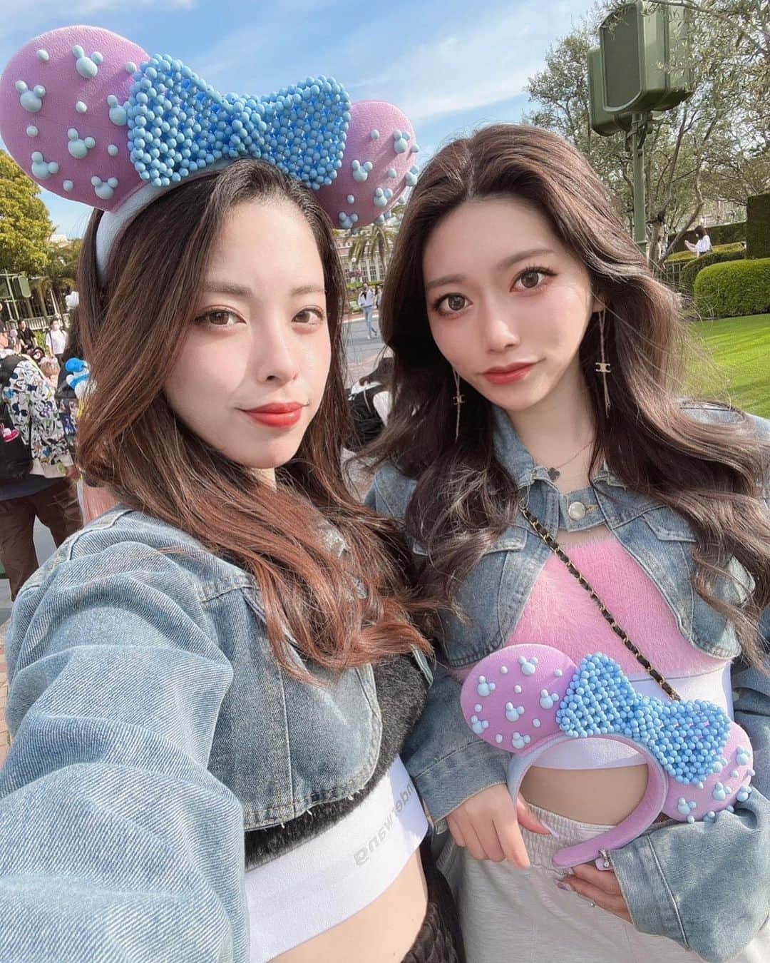 𝐊𝐎𝐘𝐔𝐏𝐈𝐏𝐈 のインスタグラム：「disney 🍓🛼  ひろみち🫶🏽  #ディズニー #ディズニーコーデ」