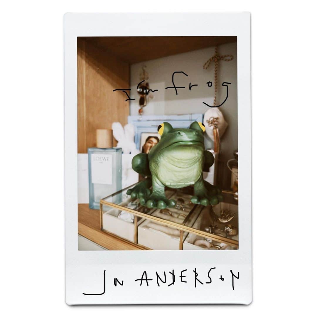 高橋愛さんのインスタグラム写真 - (高橋愛Instagram)「🐸  また仲間が増えました✨  #jwanderson #clutchbag #frog #🐸」7月29日 22時03分 - i_am_takahashi