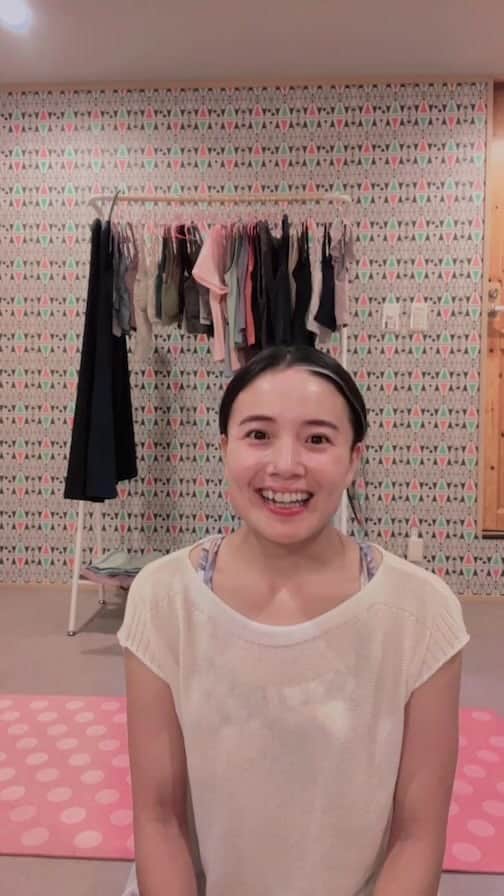 屬美於のインスタグラム：「8月12日の ヨガ入門クラスとカゴバックとヨガウェア即売会チラ見せインスタライブ🩷💓  かわいいナイトブラがないと悩んでいる方や、ヨガをしていない方にも自信をもっておすすめできる商品です！  ぜひみなさんお越しくださいませ🩷  #即売会 #mioyogastyle  #8ガツ12ニチ」