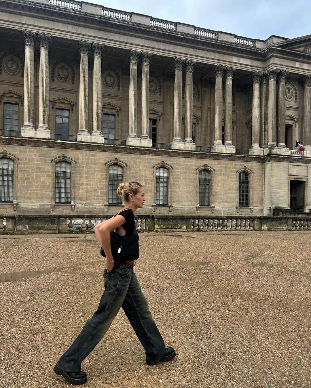 サクラ・キルシュさんのインスタグラム写真 - (サクラ・キルシュInstagram)「paris weather having moodswings 🌦️  #paris #france #umbrella #パリ #フランス #雨 #パリ旅行」7月29日 22時19分 - sakura_kirsch